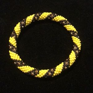 NEW Hand crocheted glass beaded bracelet